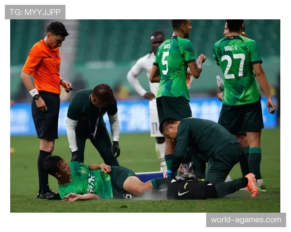 足球比赛中球鞋规定的关键要求与裁判执行标准解析