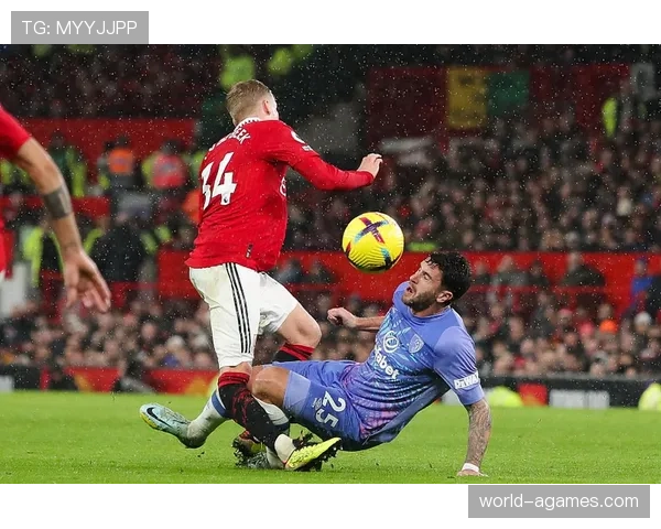 曼城中场控制力下滑，结构变化对赛季走势形成制约